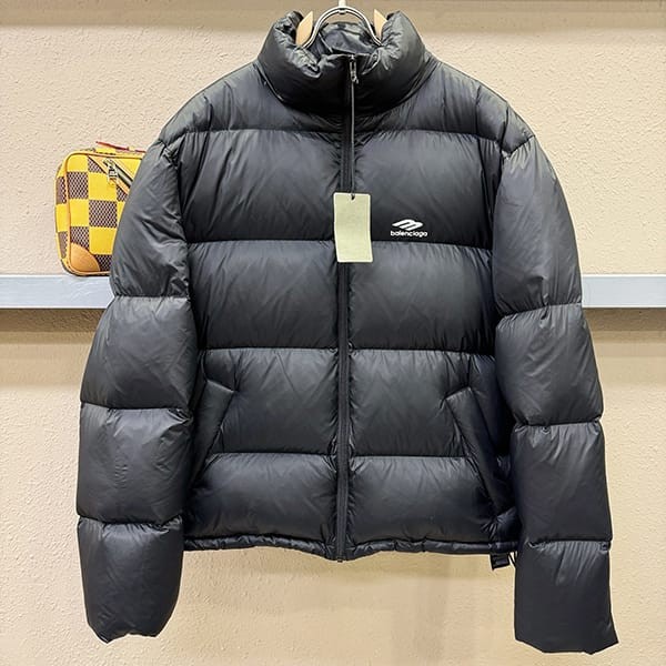 入手困難バレンシアガ n級品 3B SPORTS ICON SKI ダウンジャケット 2色 bab88470